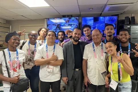 Les 13 apprentis et le directeur de la sécurité de BacUp Sécurité