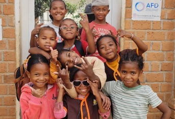 Groupe d'enfants souriants