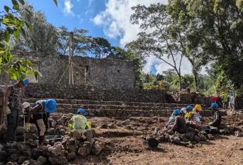 Les jeunes redonnent vie au site historique de Nyumbadjou