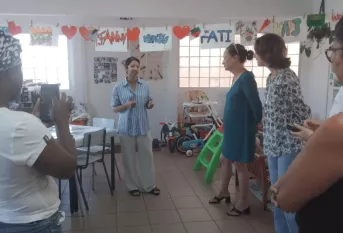 Pradakshina présente aux partenaires les activités qu'elle co-anime