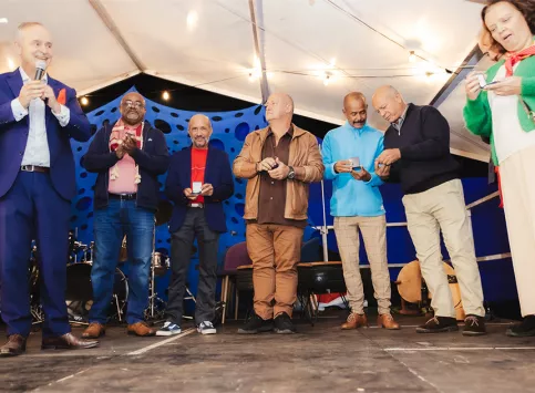 Remise de la médaille du Père Brottier par Nicolas Truelle