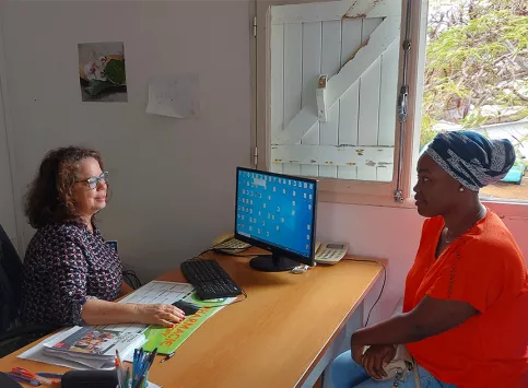 Marie-Reine Boyer et Saboutia en entretien à la Maison Saint-Joseph