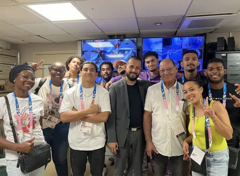 Les 13 apprentis et le directeur de la sécurité de BacUp Sécurité