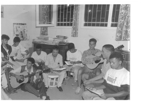 Les jeunes de La Ruche et Rock Pausé, éducateur