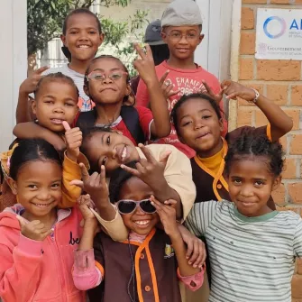 Groupe d'enfants souriants